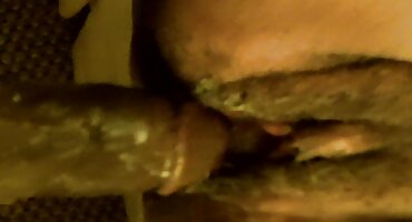 gay sex thủ dâm Kriss sex tap the hôn nhảy trên vòi nước.