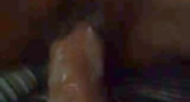 sex gái nhật Brunette ngựa thủ dâm với pim xes máy rung.