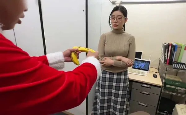 phim sex thủy tiên ông già noel có khả năng hoán đổi thân xác sau khi ăn quả chuối…